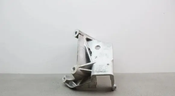 Volvo XC90 Engine mounting bracket 31430470