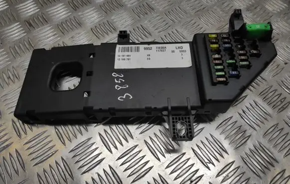 Opel Signum Fuse module 13181984 13168781
