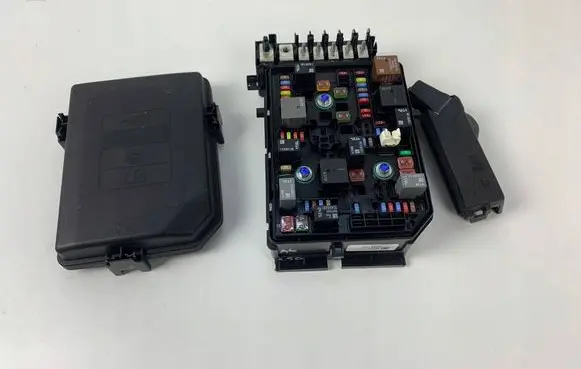 Opel Astra K Fuse box set 39216535