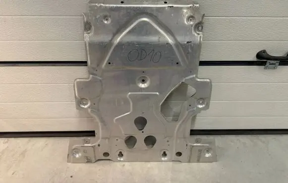 Land Rover Defender Engine splash shield/under tray L8B25F002ADOD10 C9S5A M298