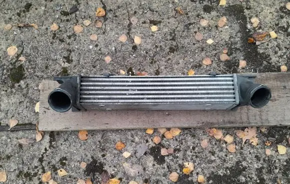 BMW 1 E81 E87 Intercooler radiator 3093796 7524916