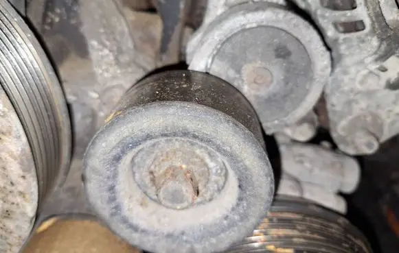 Mazda 6 Generator/alternator belt tensioner
