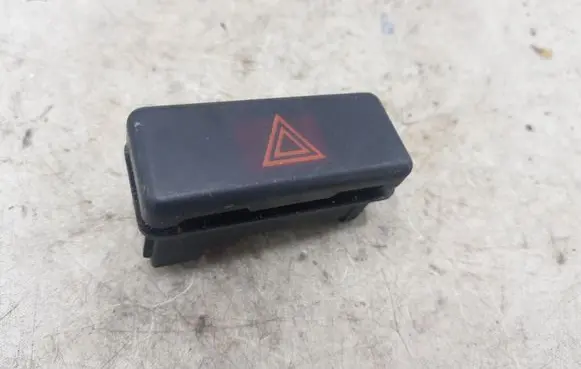 BMW 5 E39 Hazard light switch 8350947