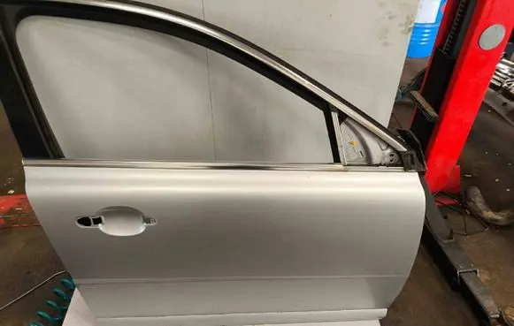 Volvo V70 Front door