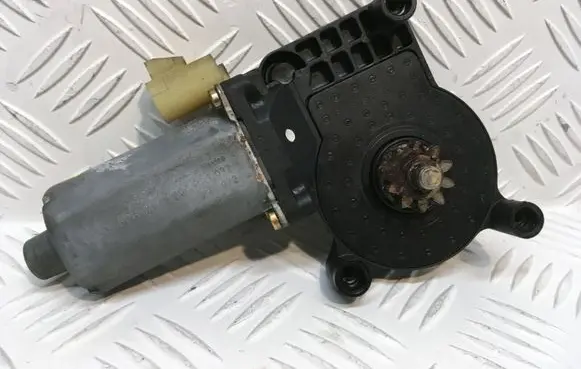 Mercedes-Benz ML W163 Front door window regulator motor 990407100