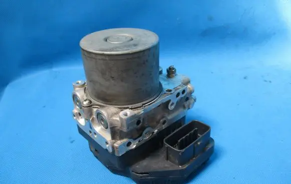 Toyota Urban Cruiser (XP110) ABS Pump 8954152A11