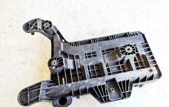 Volkswagen Touran I Battery box tray 1K0915333B 1k0915333-b