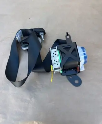Mazda 6 Front seatbelt 1052233