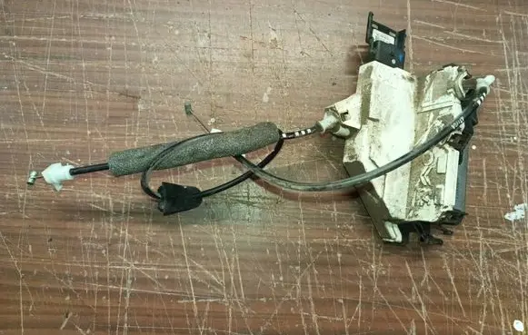 Peugeot 308 SW Rear door lock 567162