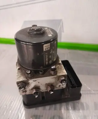 Volkswagen Touran I ABS Pump 1K0907379AA 10096003603 00005305G1