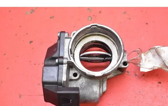 Volkswagen Cross Polo Throttle body valve 03G128063G
