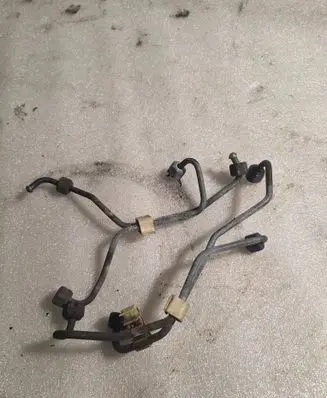 Audi 80 90 S2 B4 Fuel injector supply line/pipe 
