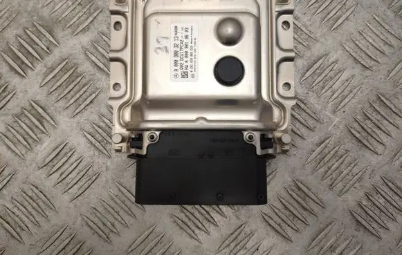 Mercedes-Benz GLE (W166 - C292) Adblue control unit A0009003213