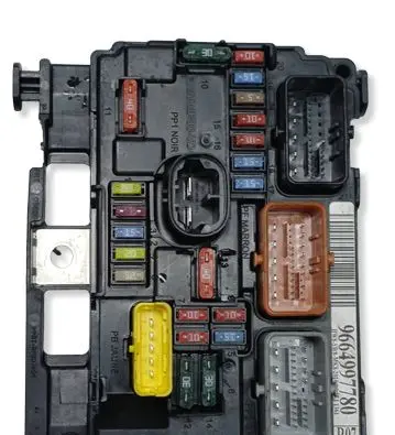 Peugeot 207 Fuse module 9664997780 BSMR0700 R07