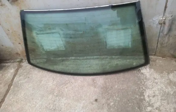 Volkswagen Vento Rear windscreen/windshield window 43R001057