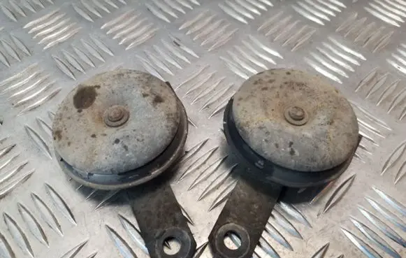 Toyota Land Cruiser (J120) Horn signal