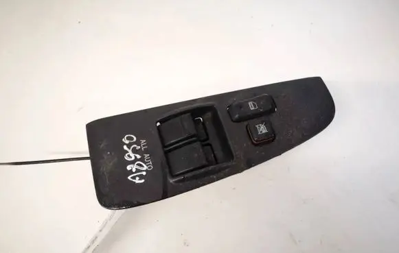 Toyota Avensis T250 Electric window control switch 8480205190 84802-05190