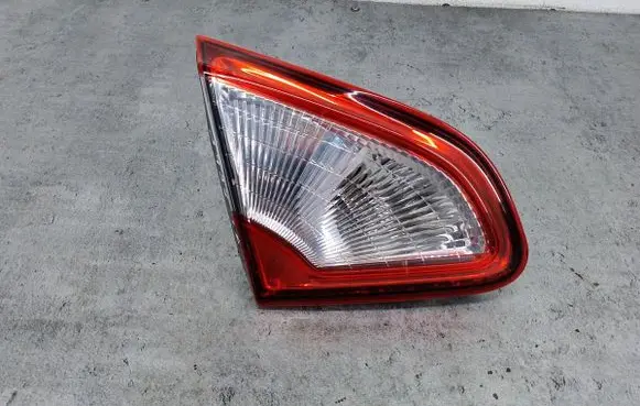 Nissan Qashqai+2 Tailgate rear/tail lights 