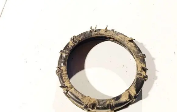 Fuel tank mounting bracket