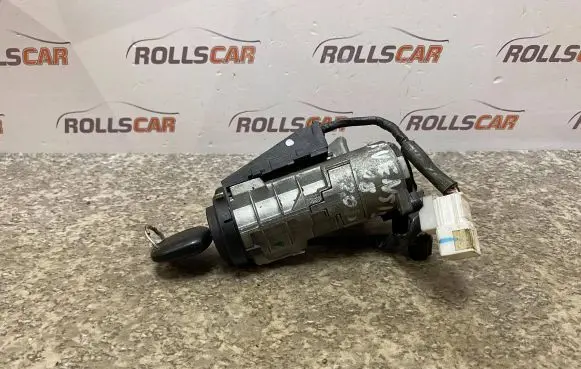 Toyota Avensis T250 Ignition lock 45020052 IS229201