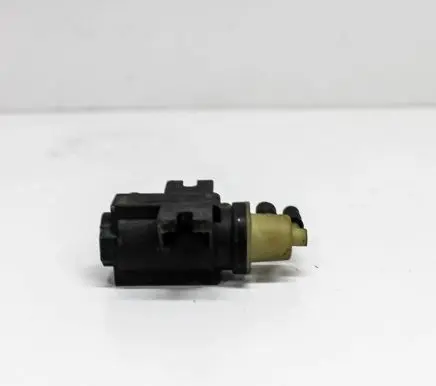 Volkswagen Jetta VI Turbo solenoid valve 1K0906627A