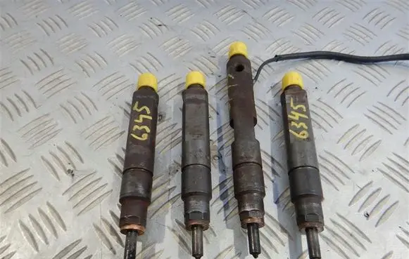 Renault Megane E-Tech Fuel injectors set 7700112880