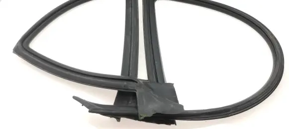 Subaru Legacy Front door rubber seal 21ZWX05