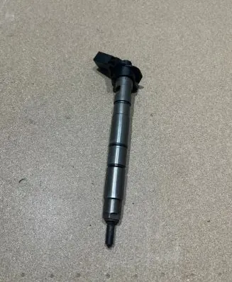 Audi A6 S6 C6 4F Fuel injector 059130277AJ