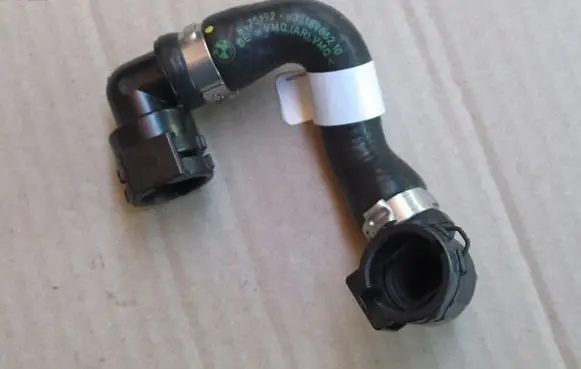 Engine coolant pipe/hose