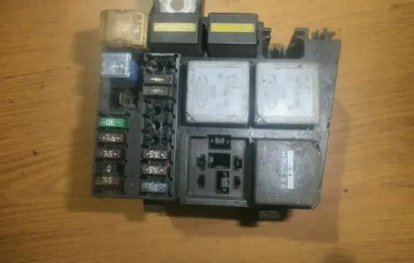 Ford Mondeo Mk III Fuse box set 1s7t14a481ba 1s7t14a390aa