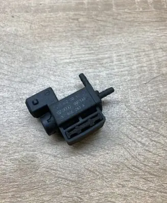 Audi A4 S4 B5 8D Vacuum valve 037906283A