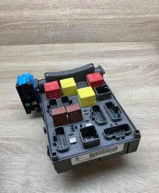 Renault Laguna II Fuse module 8200004201E