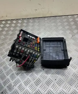 Volkswagen PASSAT B6 Fuse module 3C0937125 63592777
