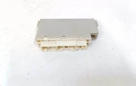 Toyota Prius+ (ZVW40) Hazard warning light relay 8264147090 72818793