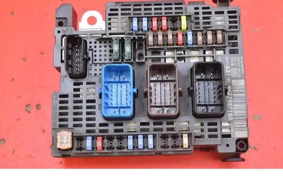Citroen C4 II Fuse box set 9677987180