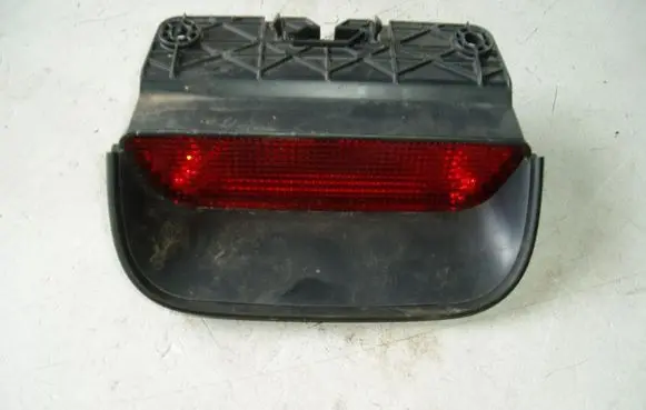 Third/center stoplight