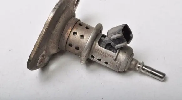 Opel Insignia B Fuel injector 55501991
