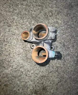 Thermostat/thermostat housing