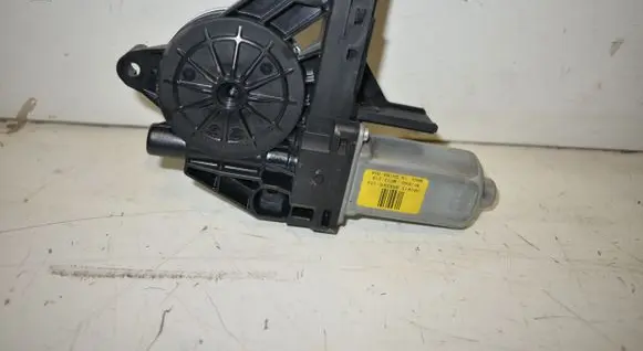 Volvo XC60 Front door window regulator motor 966268