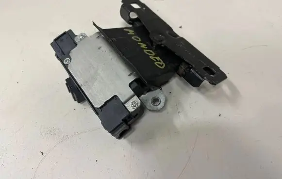 Ford Mondeo MK IV Loading door lock loop/hook striker 3M51R404B12