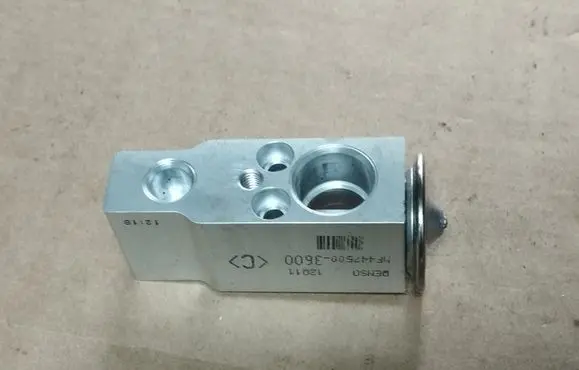 Honda CR-V Air conditioning (A/C) expansion valve MF4475003600