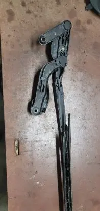BMW 7 E65 E66 Front wiper blade arm