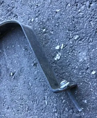Fuel tank mounting bracket