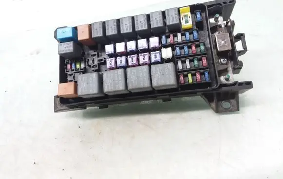 KIA Sorento Fuse module 911613E010
