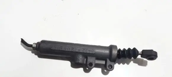 Mercedes-Benz ML W163 Clutch master cylinder 2022900112 G47147