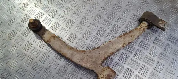 Citroen Xsara Picasso Front lower control arm/wishbone