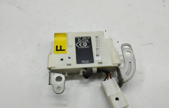 Toyota Prius (XW20) Door central lock control unit/module 8999247010 626424000