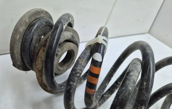 Volkswagen Touran I Rear coil spring