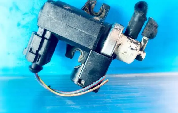 Audi A4 S4 B7 8E 8H Turbo solenoid valve 8E0906627C