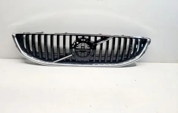 Volvo V40 Front bumper upper radiator grill 31425339 31424328